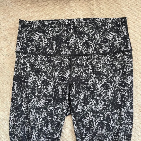Lululemon Low Rise leggings - Picture 1 of 2